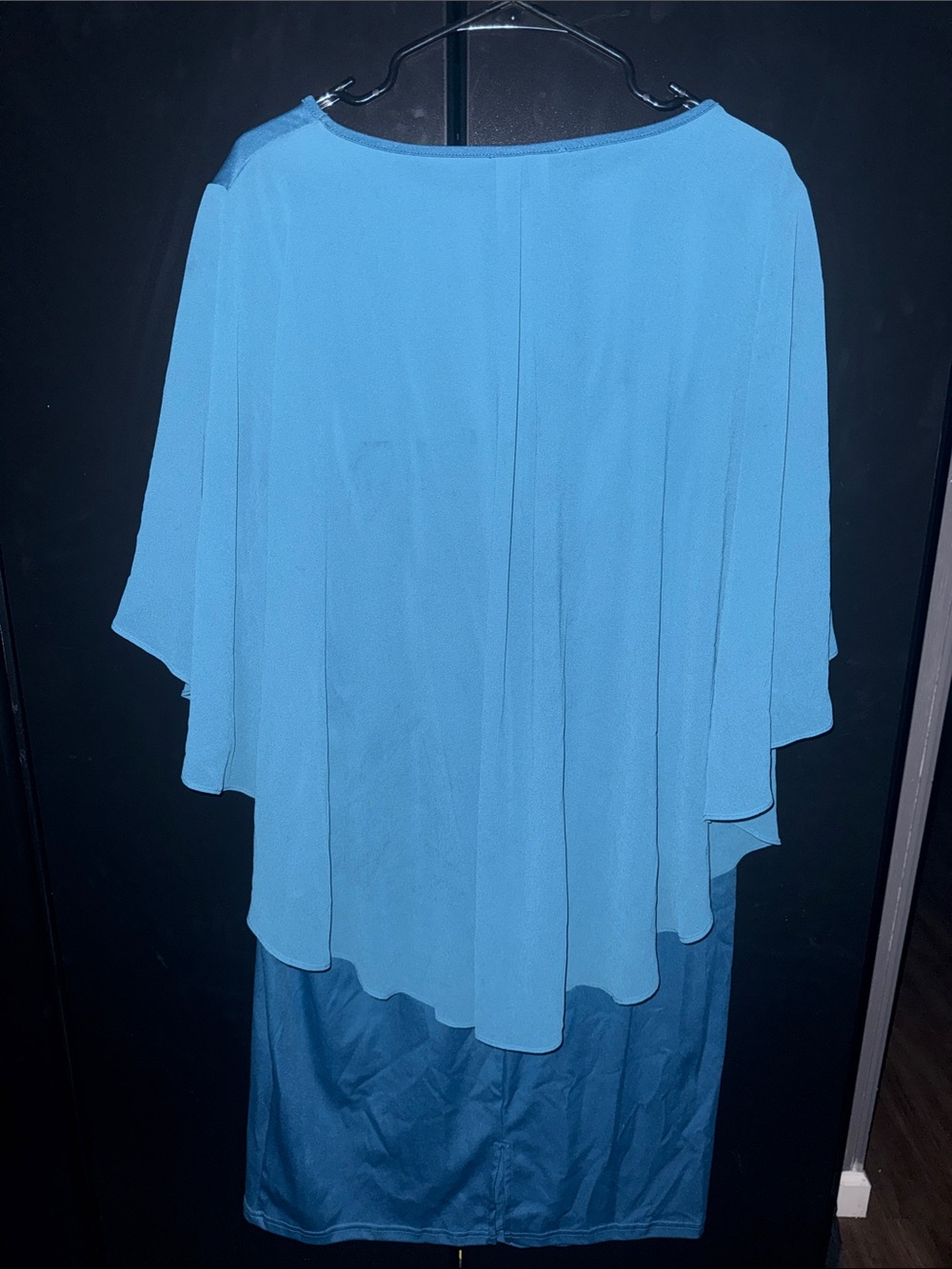 Elegant Teal Midi Dress with Cape Sleeves - Picture 4 of 6